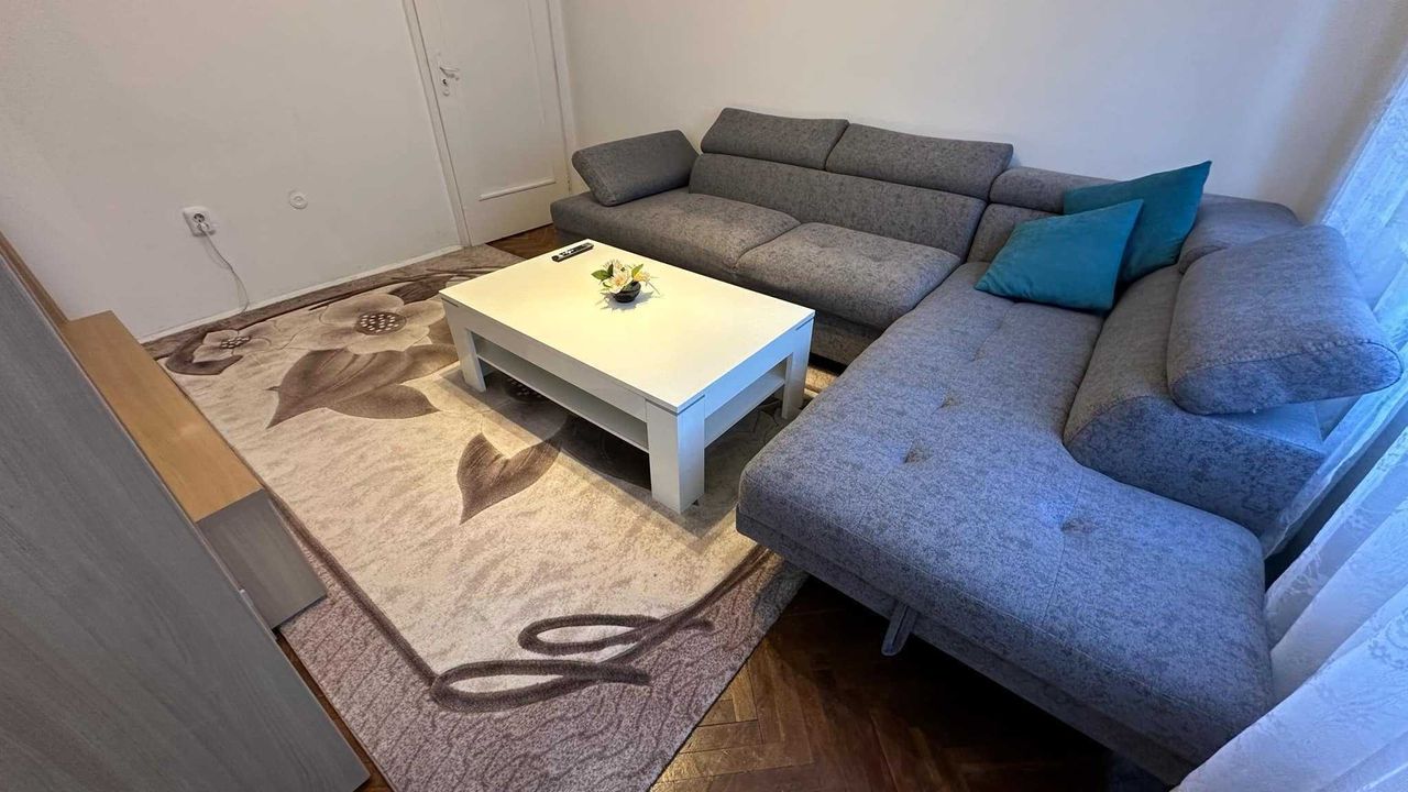 Дава се под наем Двустаен апартамент в Пловдив, Център - 65 кв.м за 375 € - Снимка #3