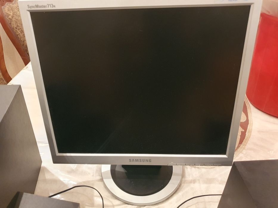 Компьютер с колонкой