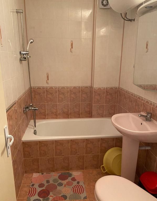 Дава се под наем Тристаен апартамент в Пловдив, Център - 93 кв.м за 475 € - Снимка #8