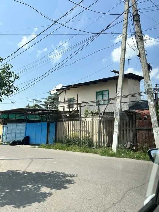 Срочно сдается дом 4 комнаты,1 сотка,Азербайджанский центр.