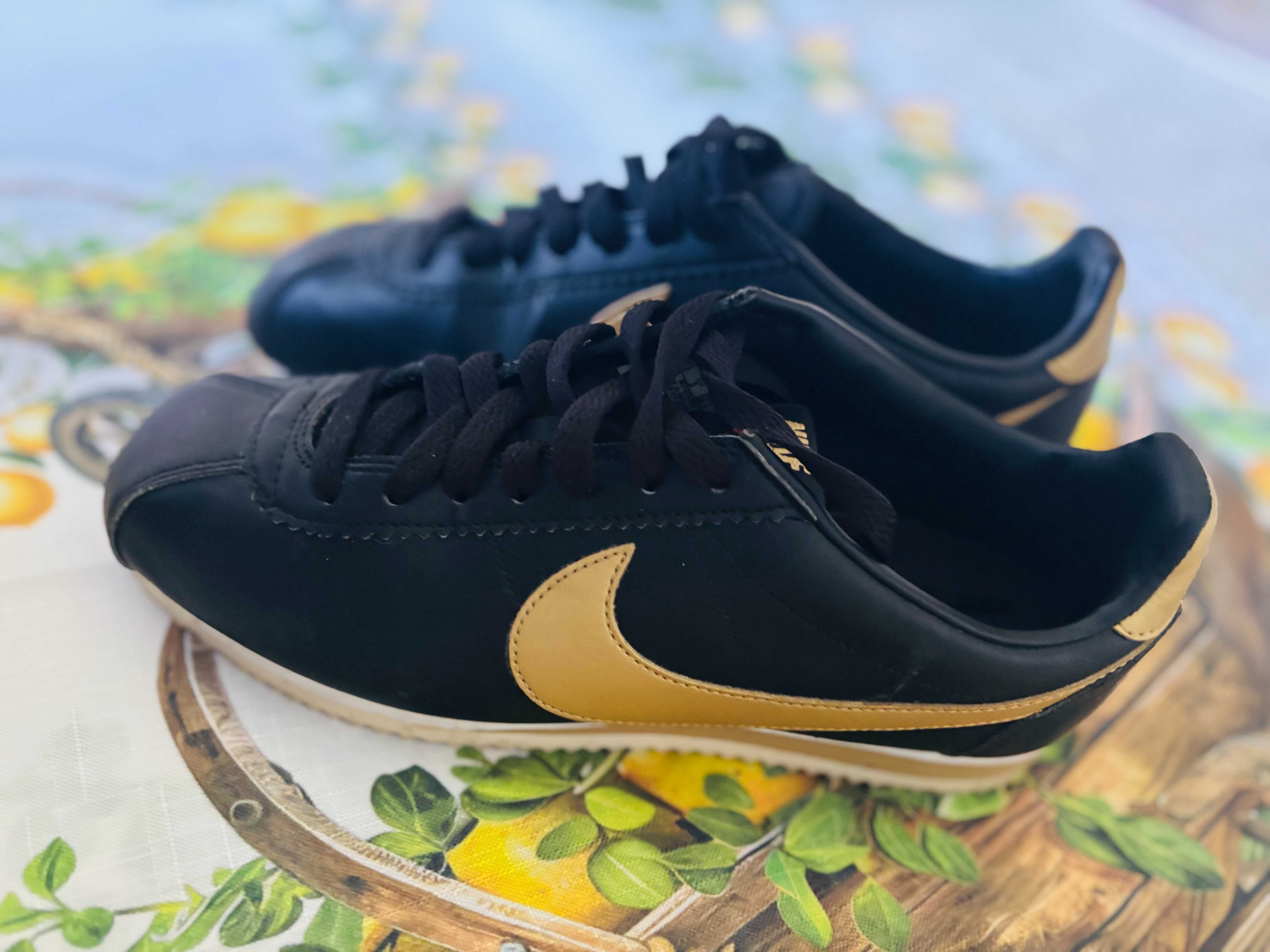 Papuci sport originali de la firma Nike mărimea 38.5