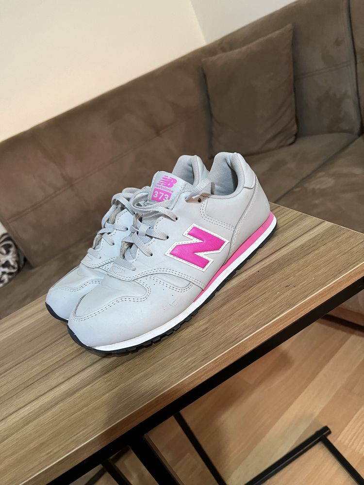 Дамски маратонки New Balance 373