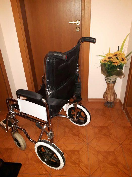 Инвалидна количка с помпащи задни гуми
