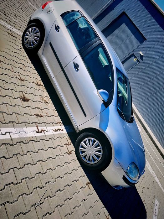 Vând golf 5 .1,4 benzina