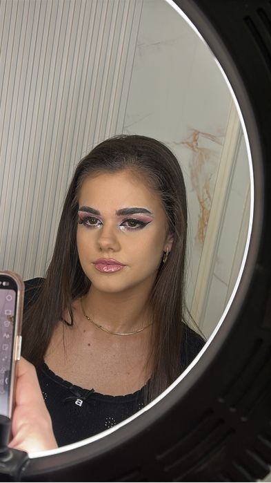 Ofer servicii de make-up