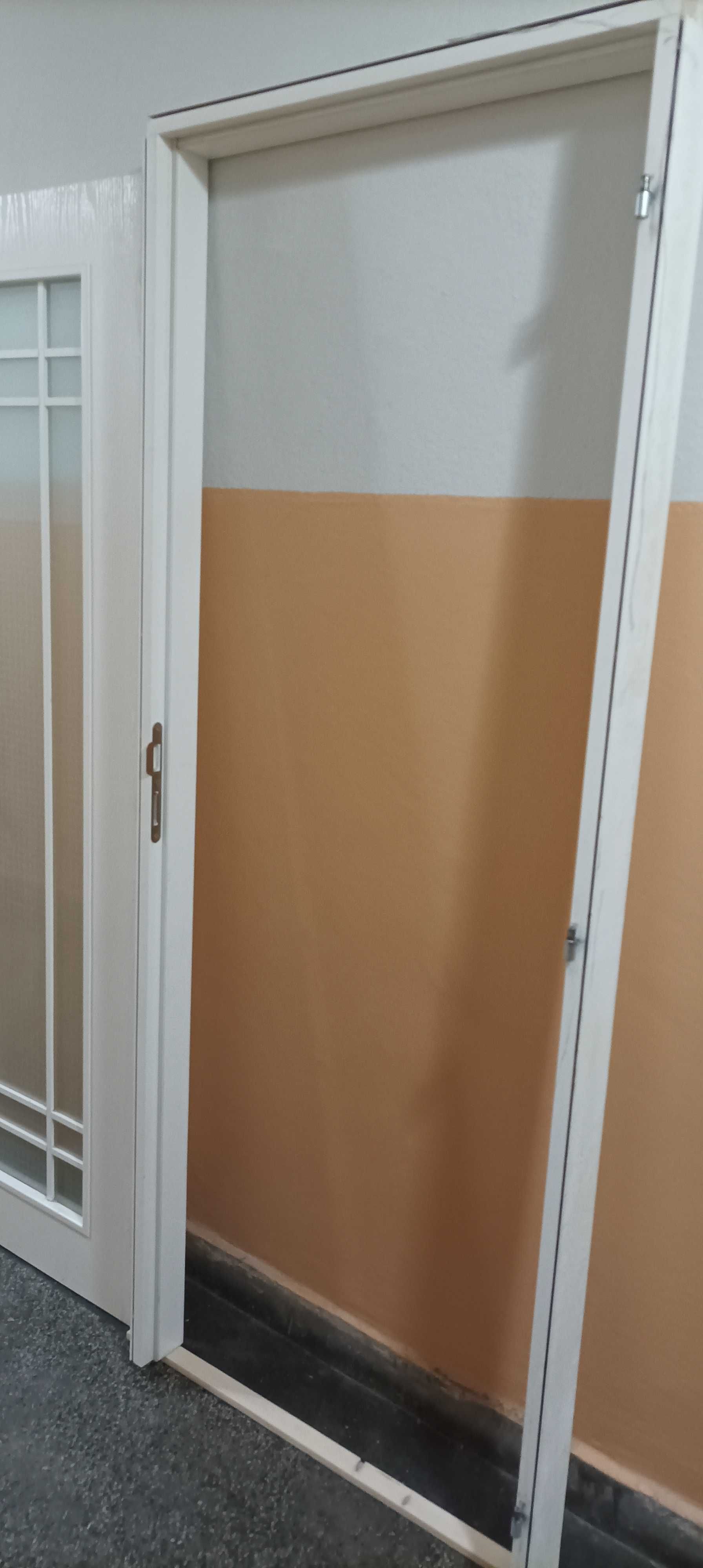 Интериорна врата със стъкло
