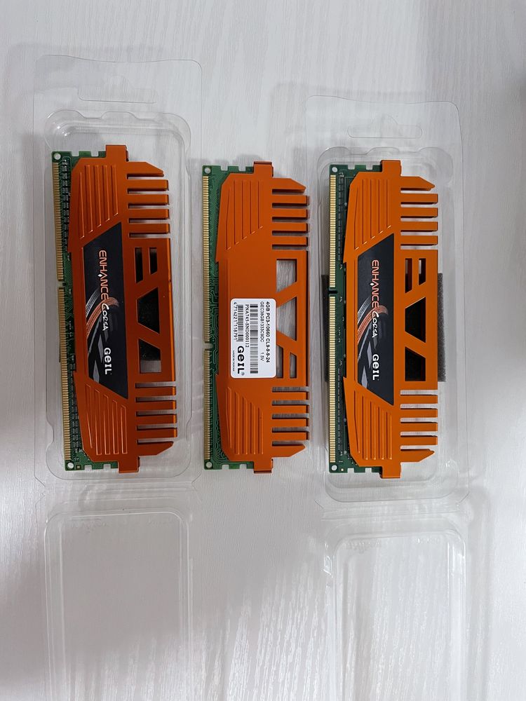 Vand 3 placute rami ddr3 de 4 GB , noi!