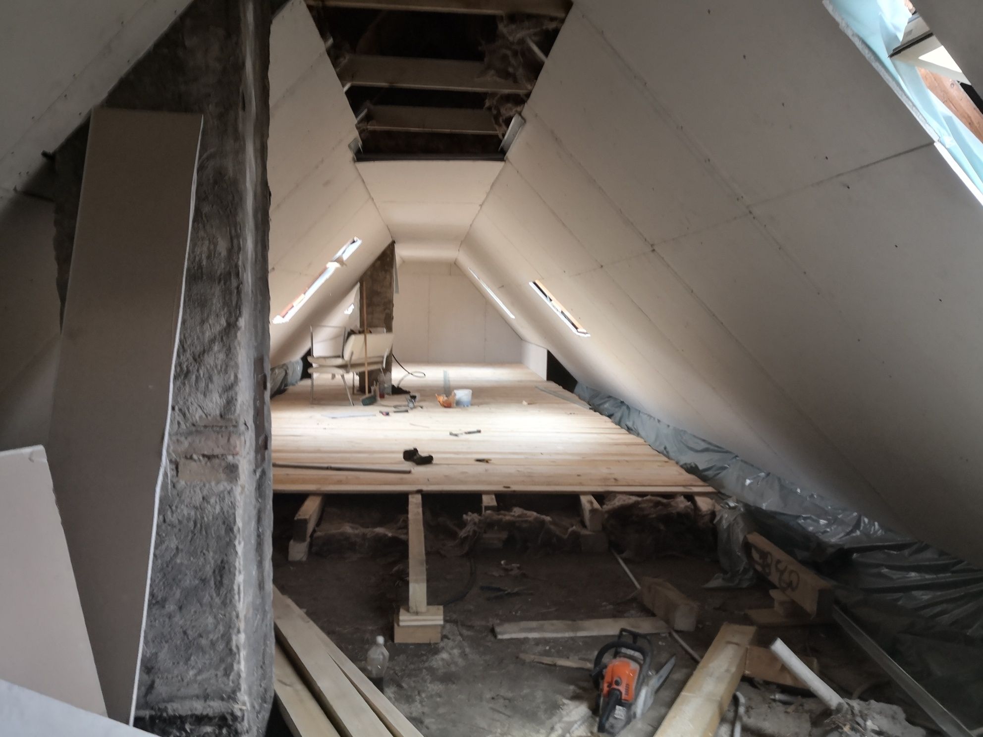 Finisari interioare acoperisuri tigla metalica tigla ceramica reparati