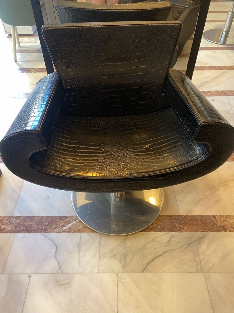 Scafa si scaune pentru salon de coafura