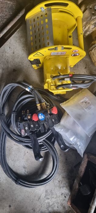 Troliu hidtaulic cu joistic si set motor de rezerva