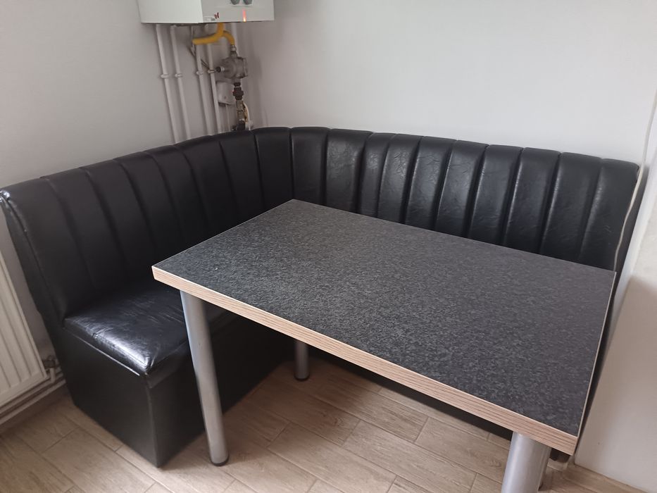 Colțar de bucatarie +masa