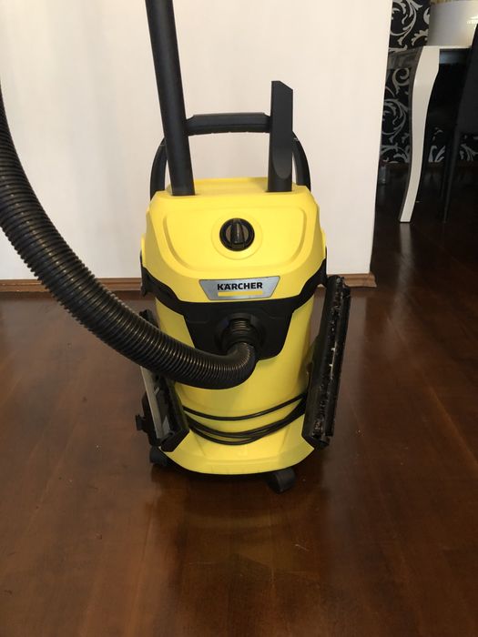 Vând aspirator multifuncțional Karcher WD 3.  1.628-101.0   17L.1000W