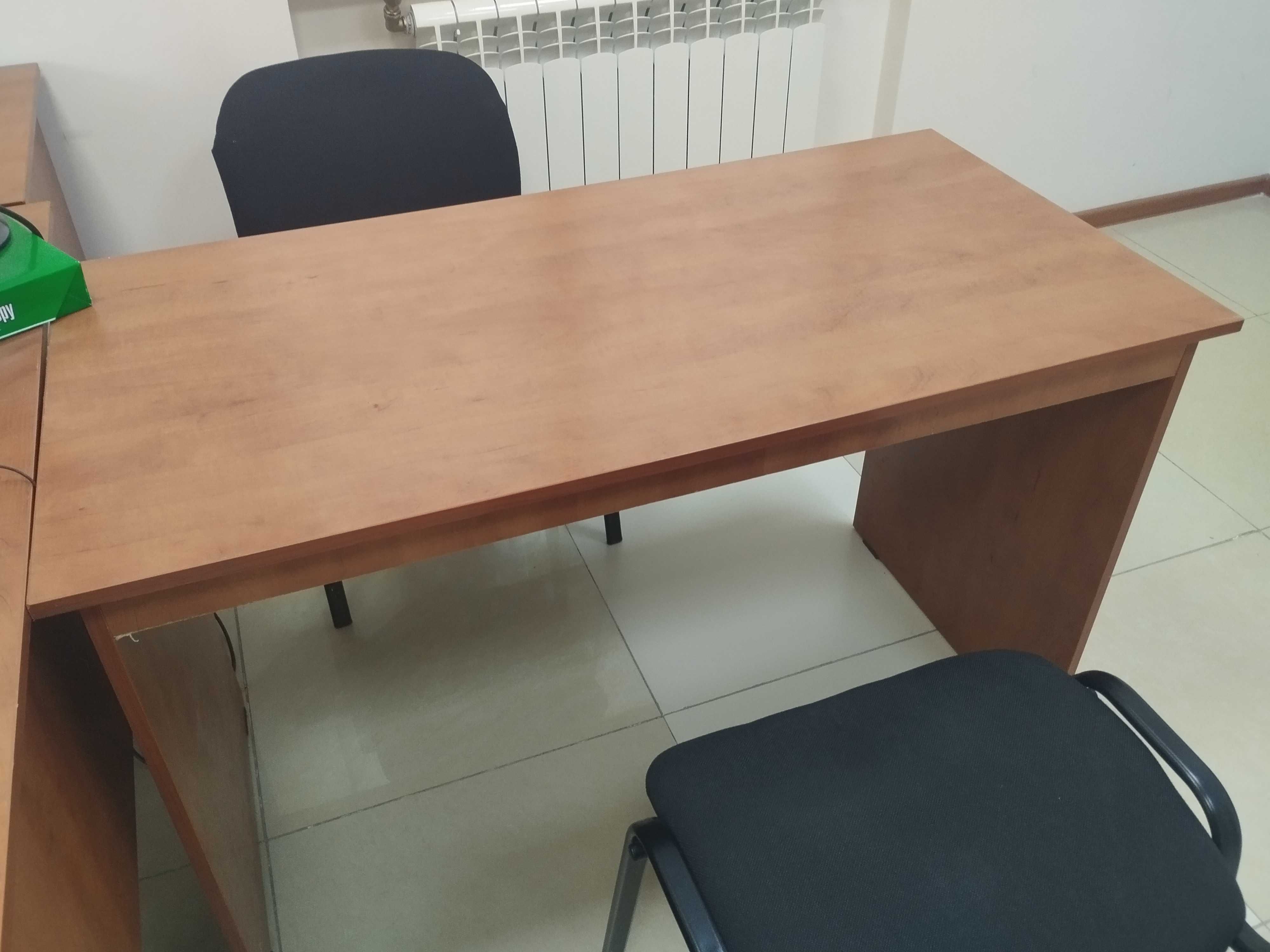 Стол для офиса в идеальном состояний
