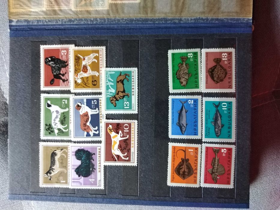 Класьор с марки България.