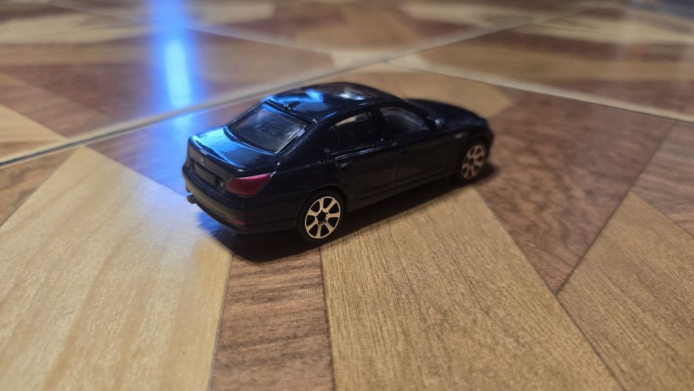 Макет BMW E60 545i Burago 1:43