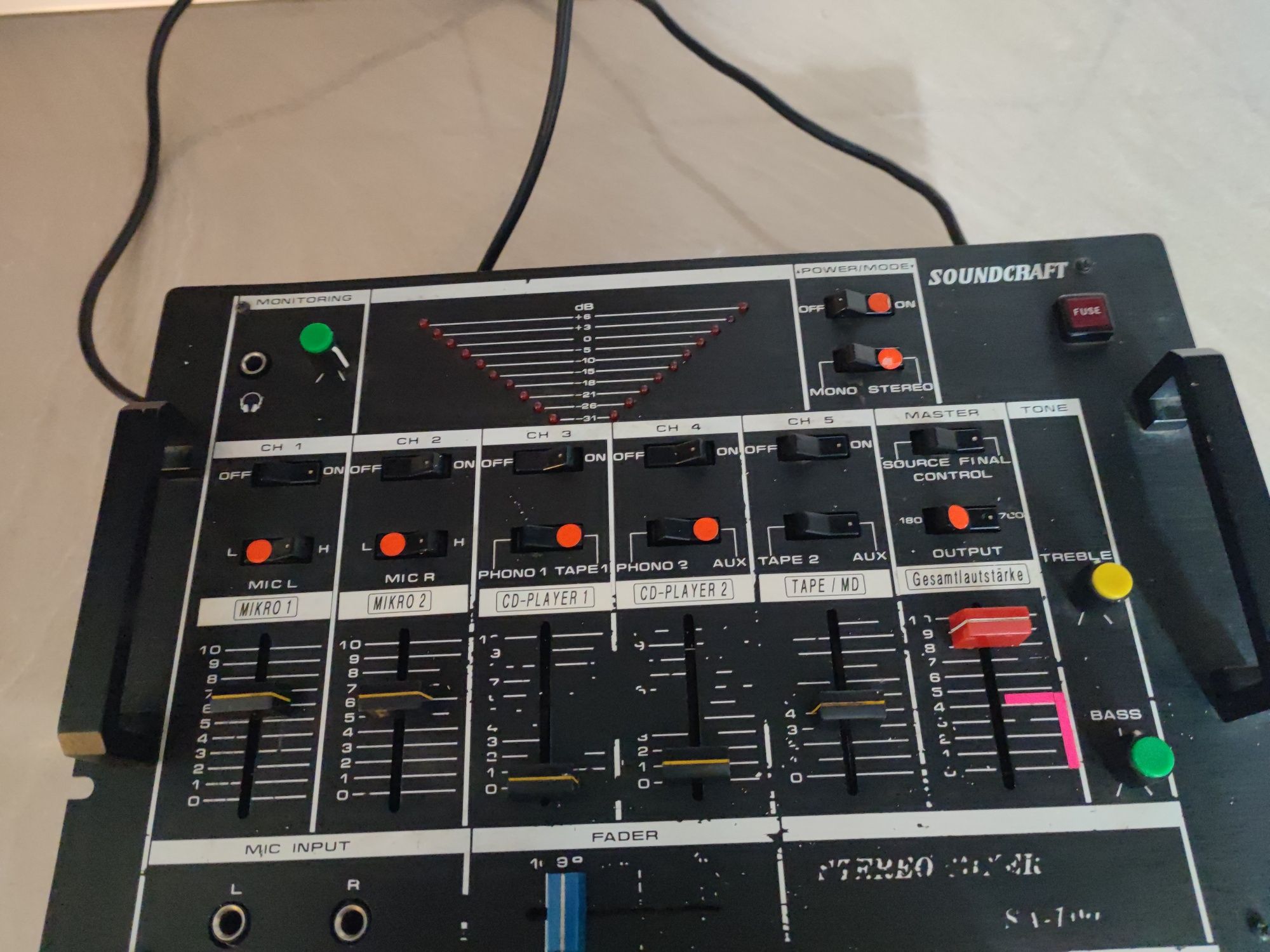 Mixer stereo Soundcraft SA 100 egalizator