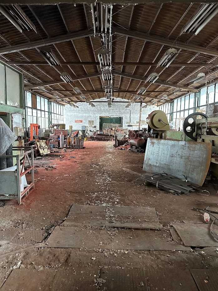 Продава се Промишлена сграда в с. Искрец, Област София-област - 20500 кв.м за 25 €/кв.м - Снимка #5