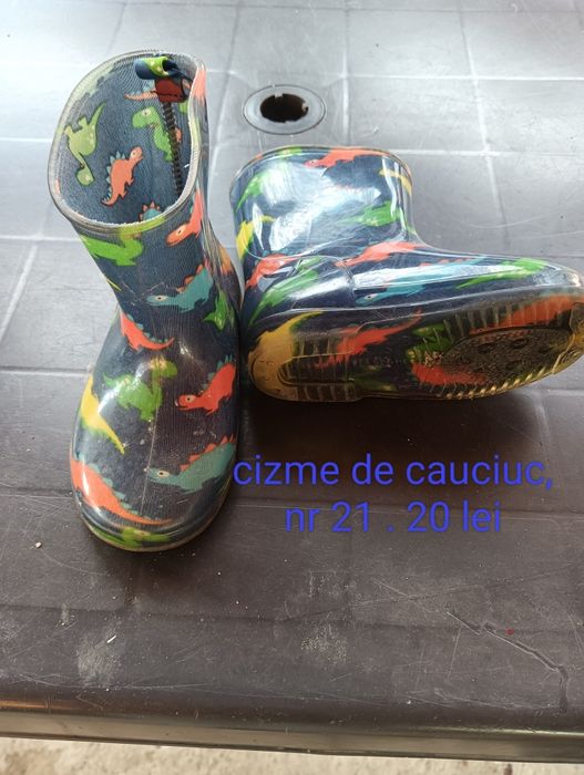 Vând păpuci băieți