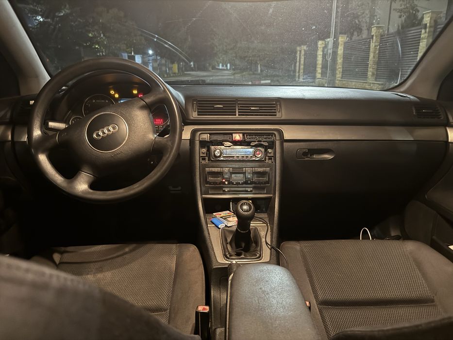 Vand audi a4 negru