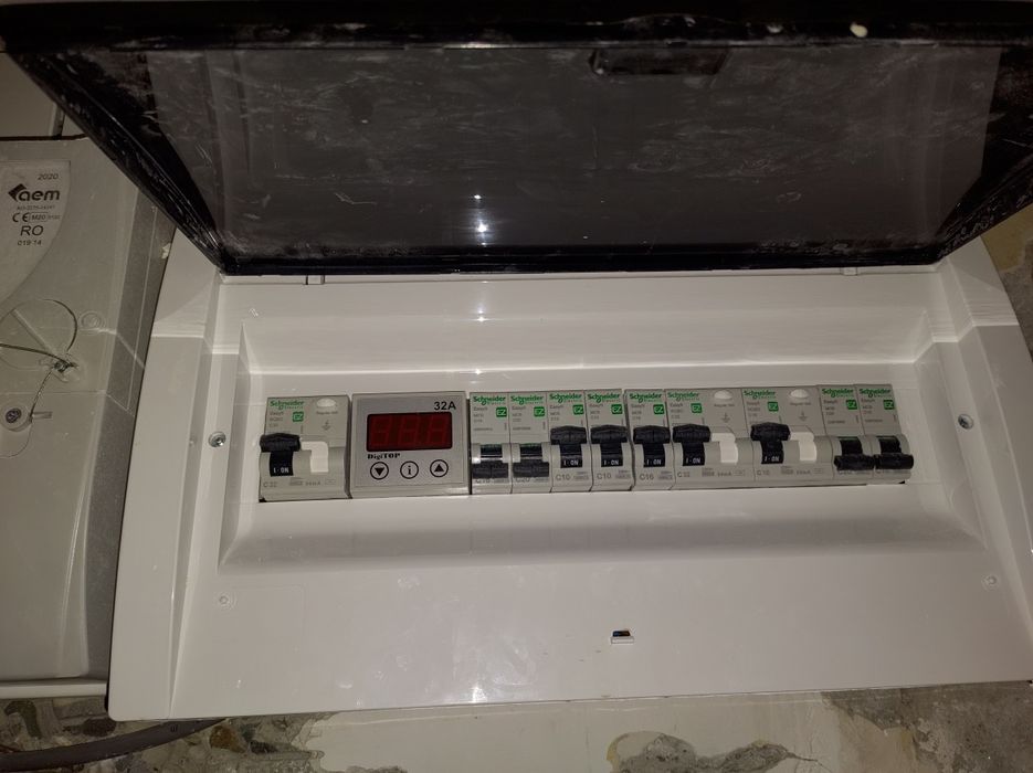 Electrician reparatii, intretinere, interventii