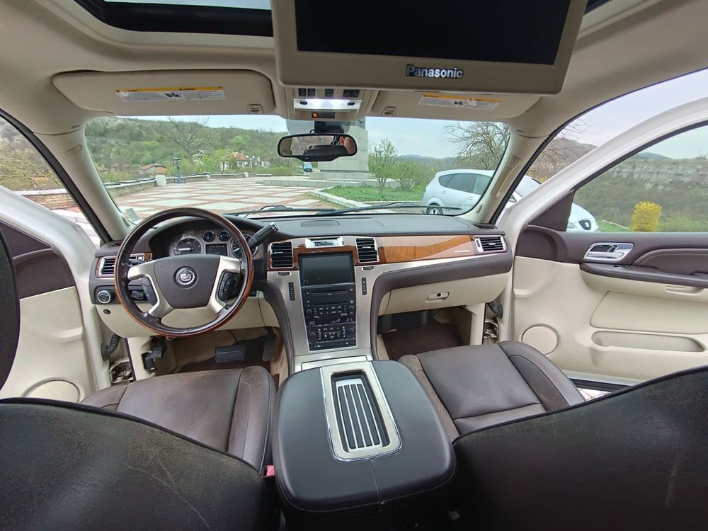 Cadillac Escalade Platinum кола под наем за вашето събитие!