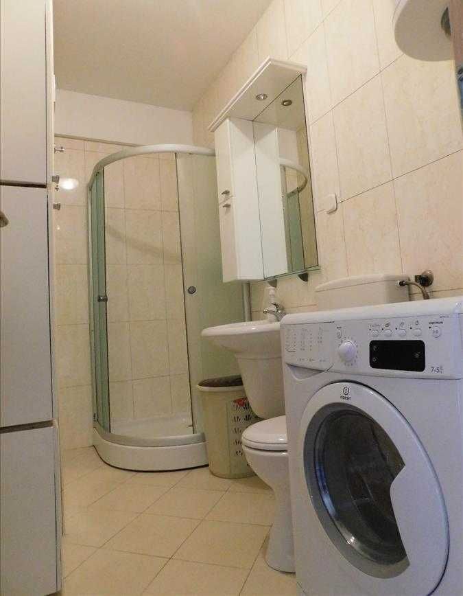 Двустаен имот в кв.Банишора