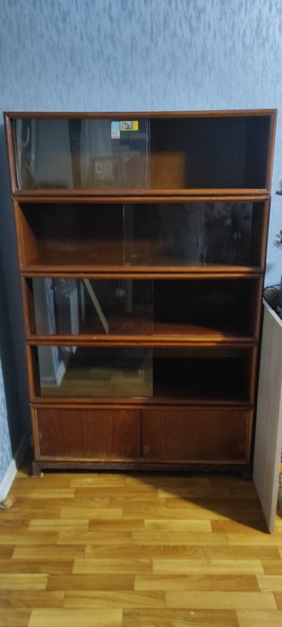 Винтажная этажерка и прикроватная тумба из цельного дерева