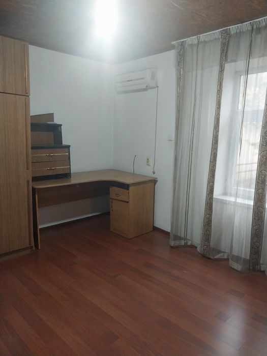 Аренда сдается 2х ком.времянка в одном дворе с хозяйном.туалет во двор