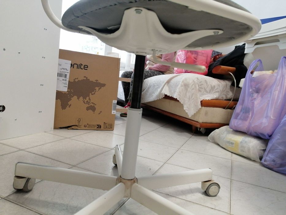 Стол въртящ се за офис и кабинет