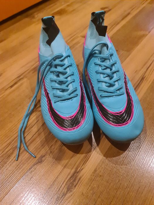 Pantofi fotbal folositi o data!