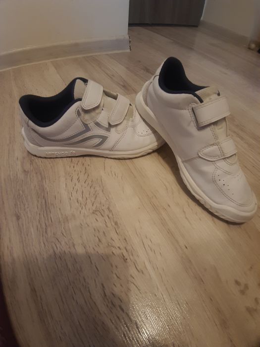 Vand adidași de copii de la Decathlon, mărimea 36.