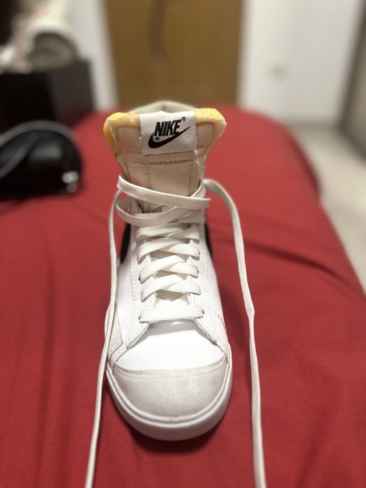 vand adidasi nike