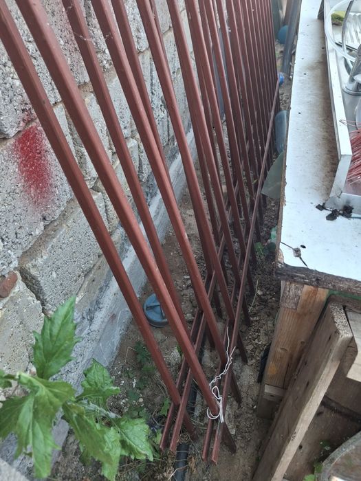 Vând 2 buc panouri gard lung.2.30m inaltime 1.50m