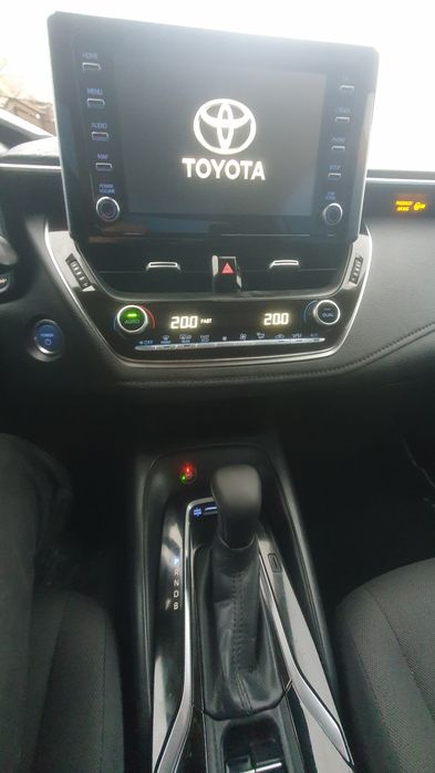 Toyota Corolla sedan hybrid gpl