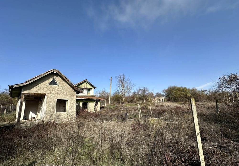 Вила на 100 метра от главния път