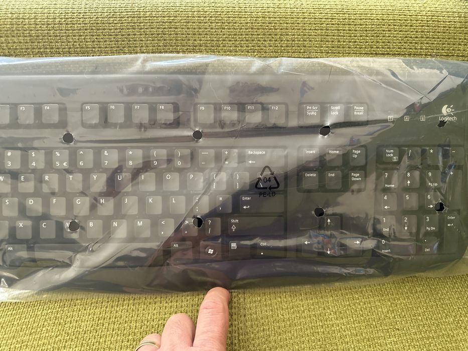 Vand Tastatura noua logitech 250 KBD