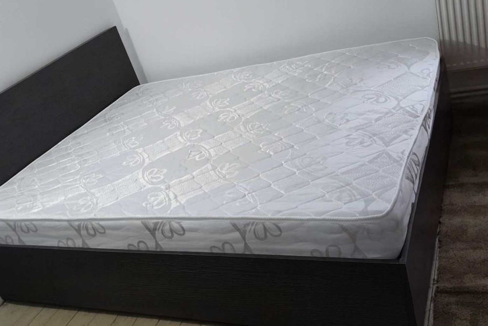 Vând pat cu saltea inclusă!