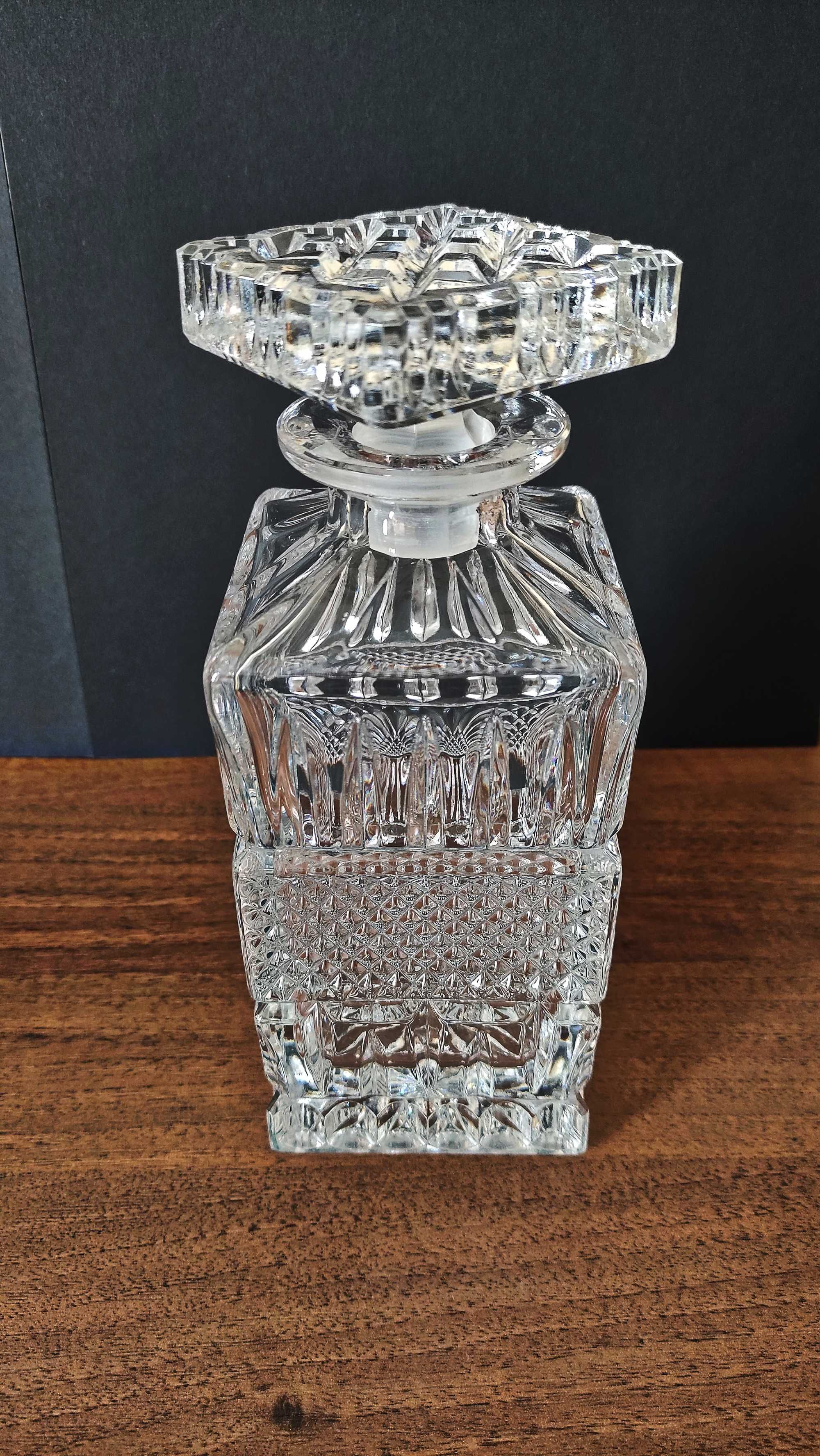 Bohemia масивна кристална гарафа за алкохол с квадратна форма