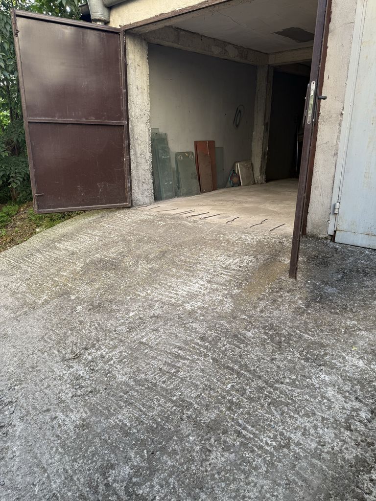 Дава се под наем Гараж / Паркомясто в Бургас, Център - 22 кв.м за 71.4 € - Снимка #2