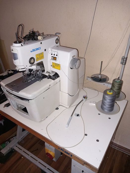 Masina pentru cusut butoniera grea JUKI MEB 2688