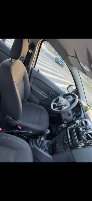 Vând dacia logan