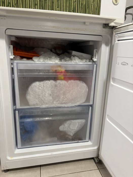 Хладилник с фризер Lino