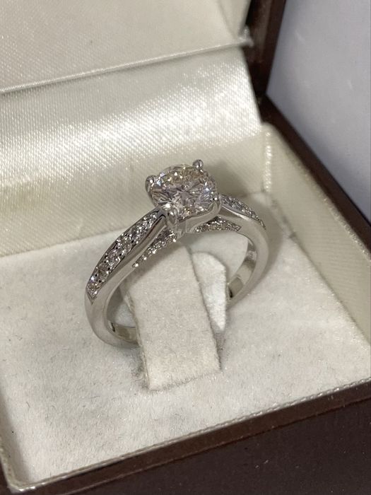 Inel aur alb cu diamant central 0.95ct