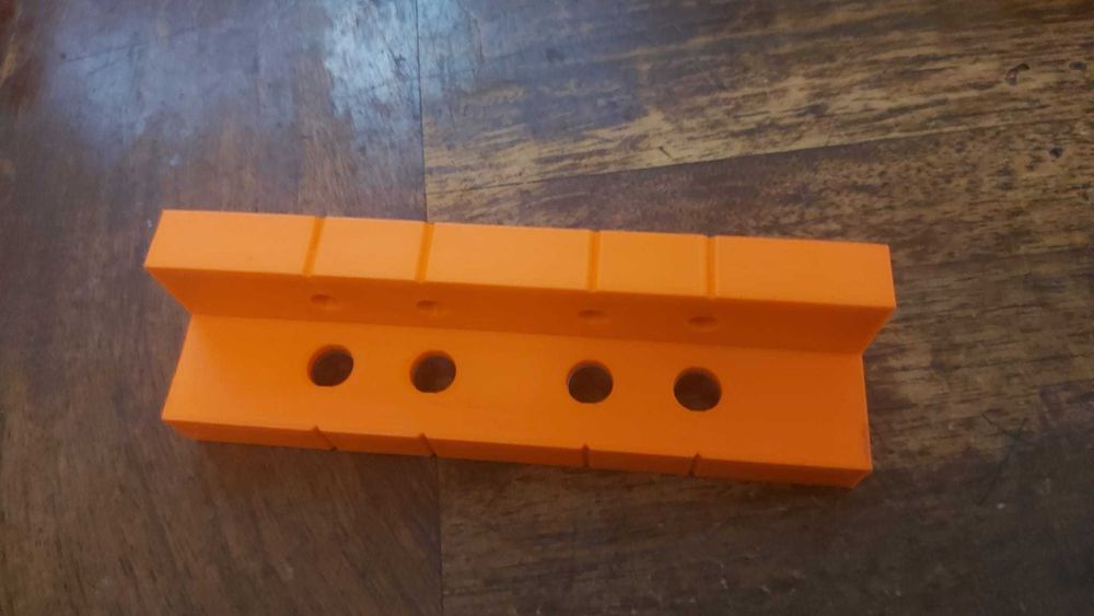 Sablon mobila din plastic dur forma L ericsoane si dibluri versiune 4