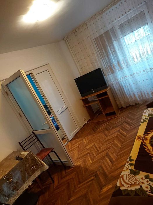 Inchiriez apartament