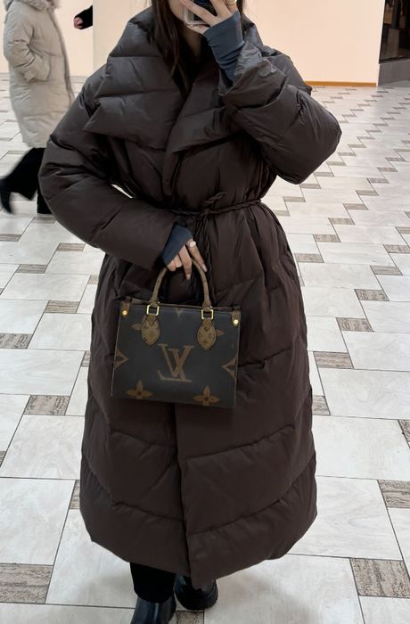 Коричневая,длинная куртка(Из утиного пуха)