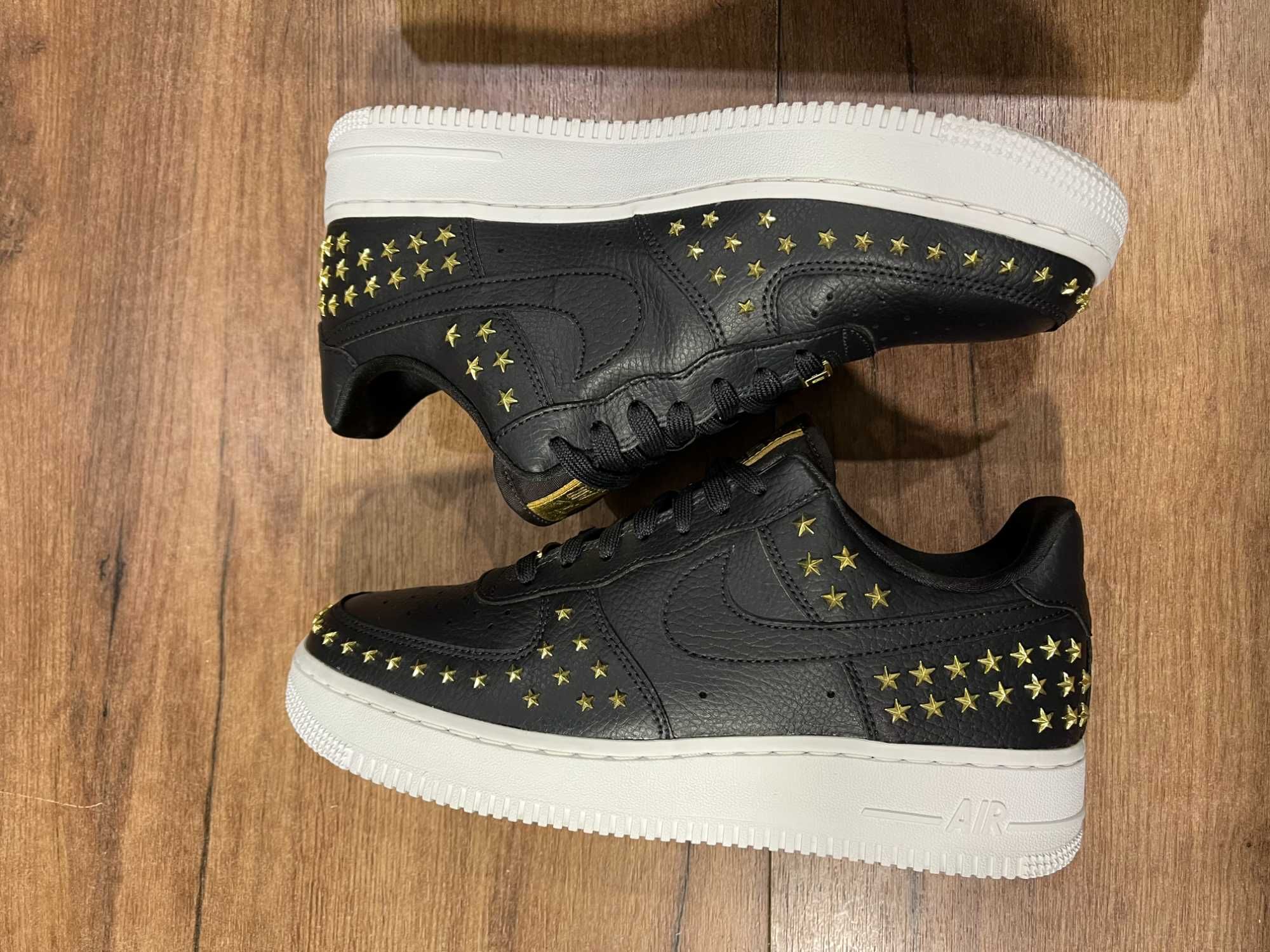 ОРИГИНАЛНИ *** Nike Air Force 1 07 XX GOLD Studded Stars Black White