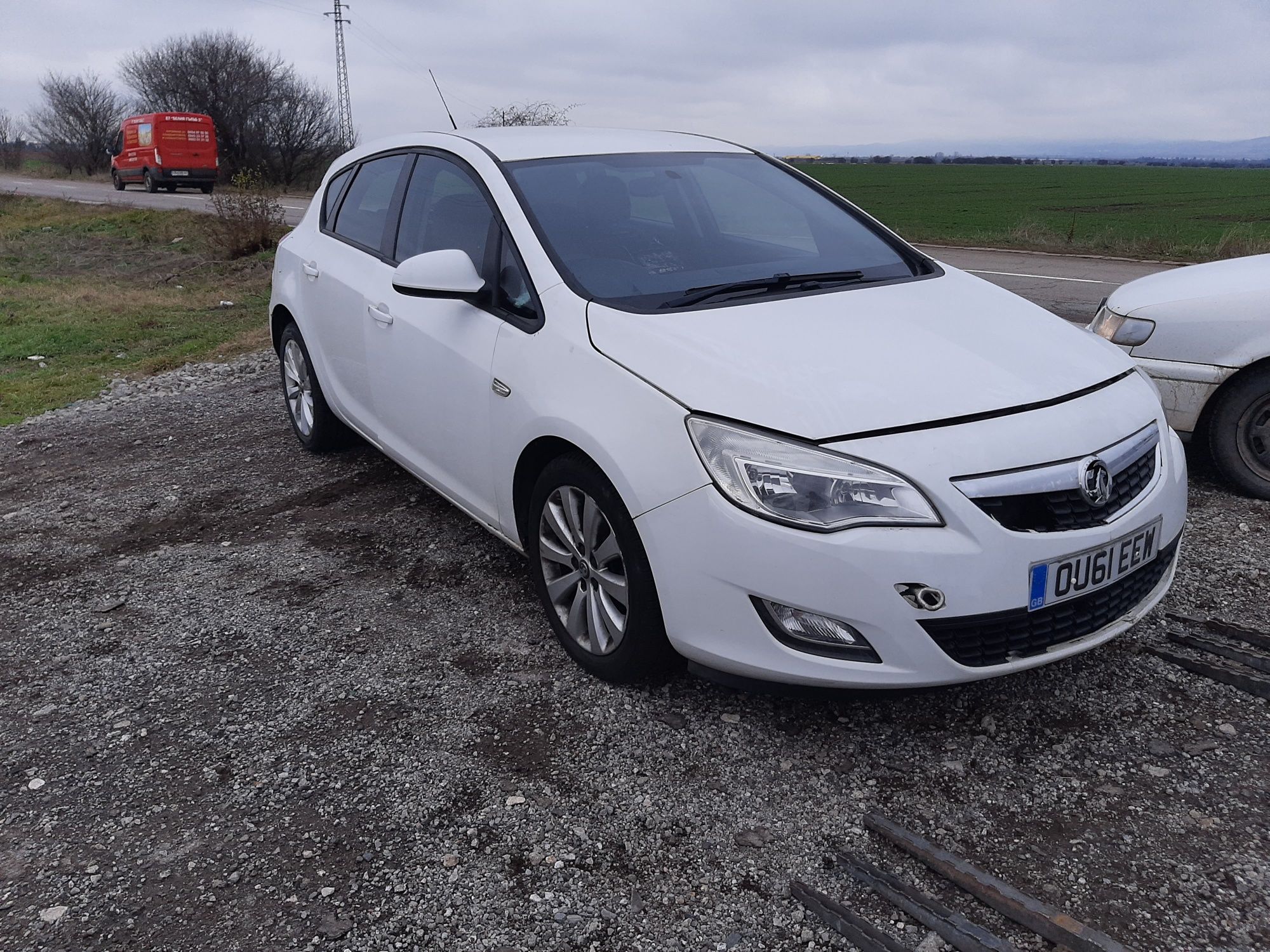 За части Opel Astra 1300 кубика дизел екофлекс 2011 година