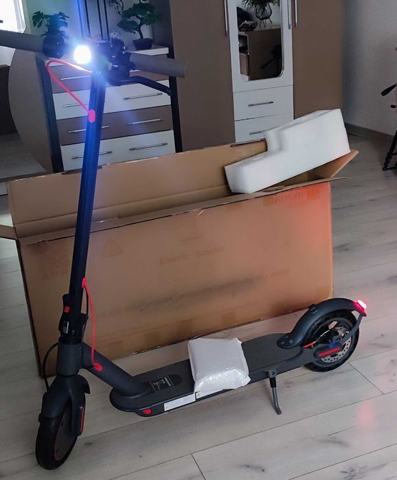 Trotineta electrica noua 0km AovoPro ver 10.5Ah cu autonomie extinsa