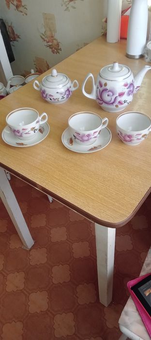 Чайник заварной с чашками